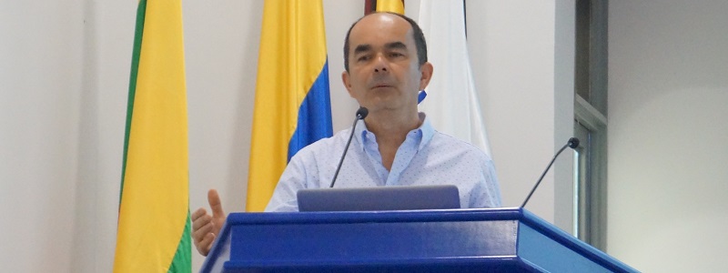 El periodista y columnista Hernando Salazar Palacio entregó un mensaje de alerta y, a la vez, de esperanza en la comunicación social en torno a las fake news.