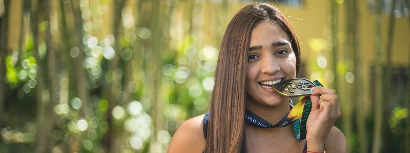 Mayerly Lozada, de Ingeniería Industrial, logró bronce en natación en los Primeros Juegos Panamericanos Universitarios, en Sao Paulo (Brasil).